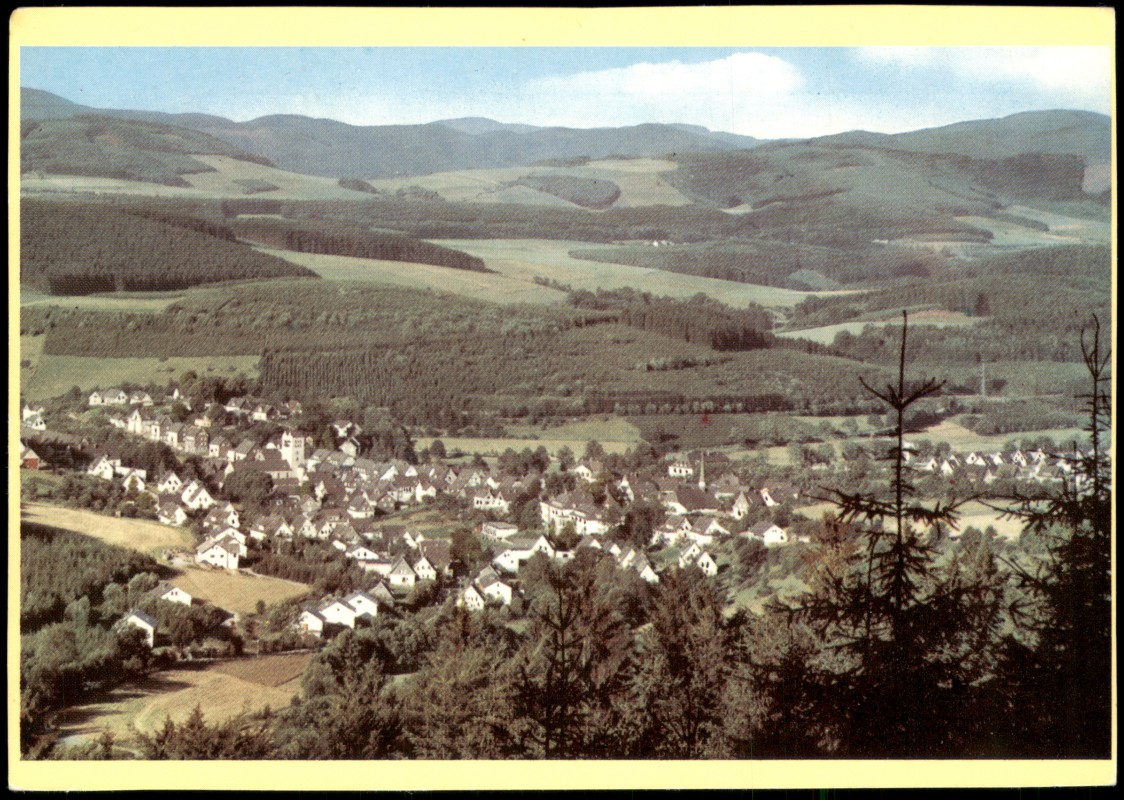 vergrößern: Bildseite historische Ansichtskarte von 1973: Panorama-Ansicht:: Fredeburg (Hochsauerland)