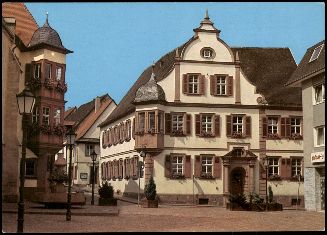 vergrößern: Bildseite historische Ansichtskarte von 1975: Altes Rathaus am Marktplatz:: Bergzabern