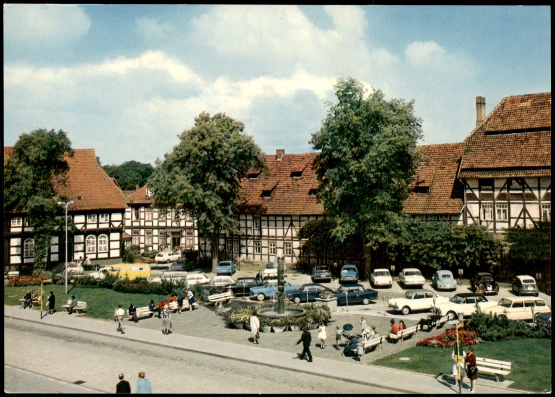 zoom: Image side vintage Postcard from 1970: NORTHEIM das Tor zum Harz Am Münster - Brunnen:: Sudheim-Northeim