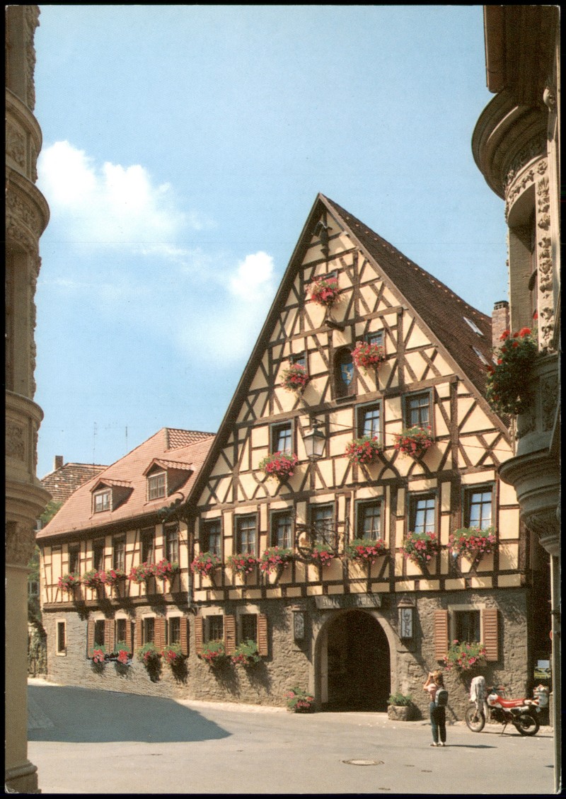 vergrößern: Bildseite historische Ansichtskarte von 1985: Hotel Löwen Motorrad:: Marktbreit