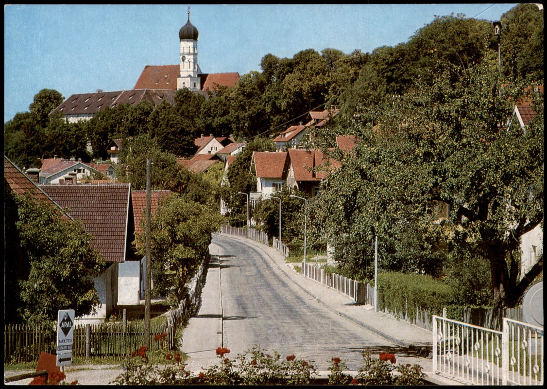 zoom: Image side vintage Postcard from 1985: Hohenwartstraße in Marktoberdorf, Blick zur Kirche:: Marktoberdorf