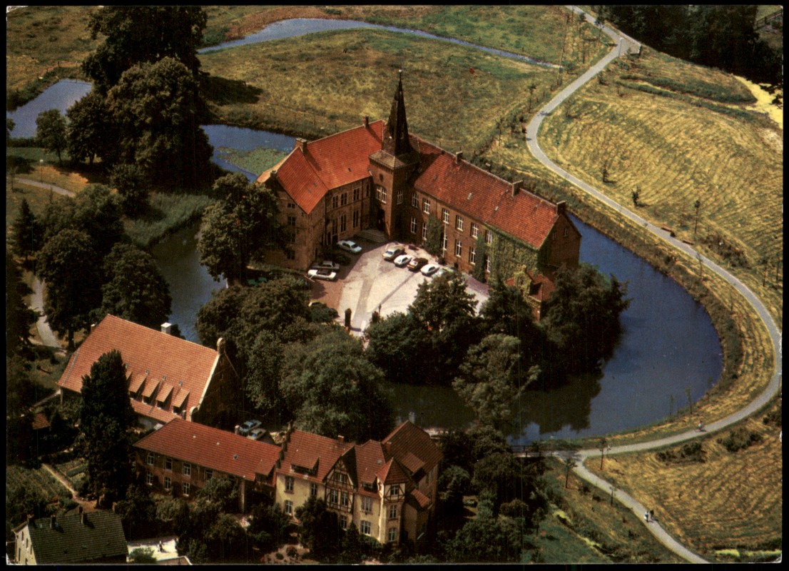 zoom: Image side vintage Postcard from 1970: Burg Vischering Freizeitanlage Luftbild:: Lüdinghausen