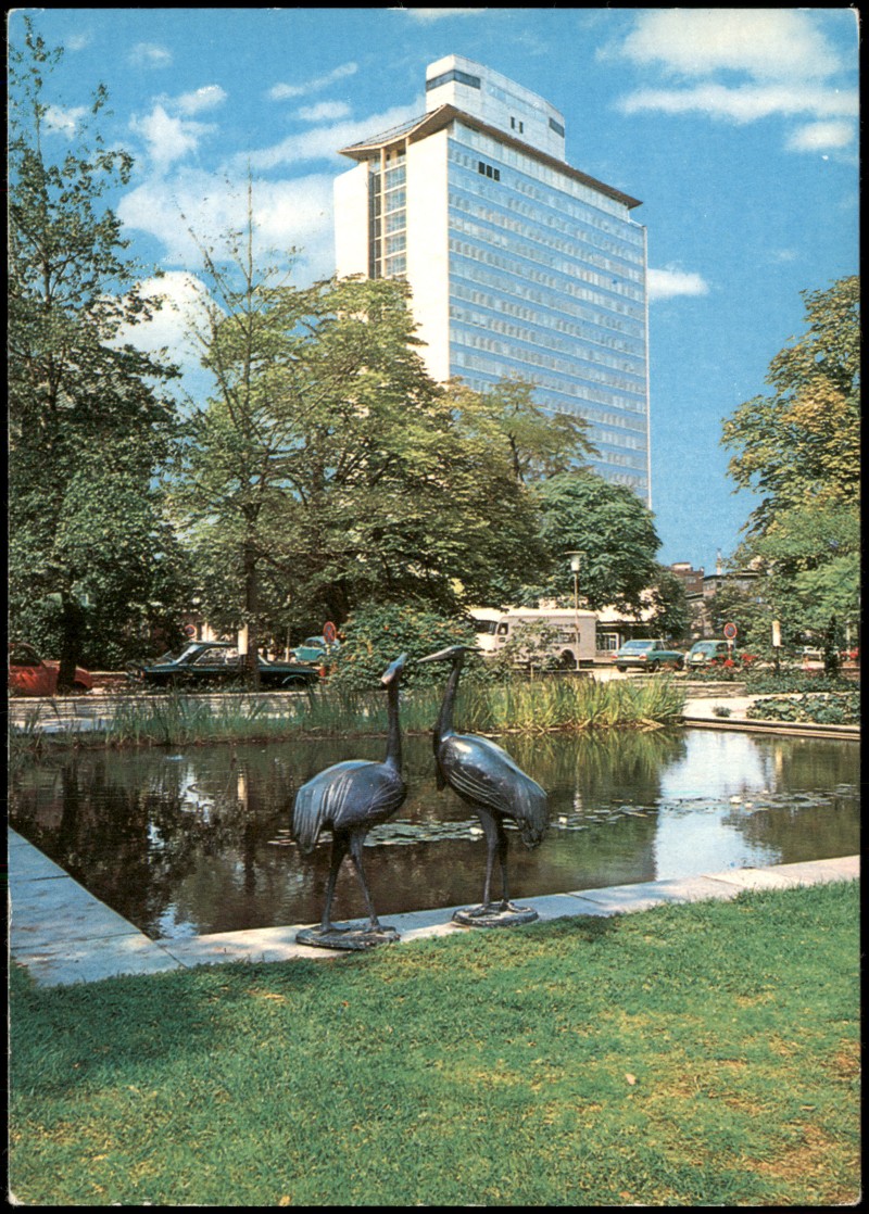 zoom: Image side vintage Postcard from 1970: Ansichten Ludwigshafen - BASF Hochhaus:: Ludwigshafen