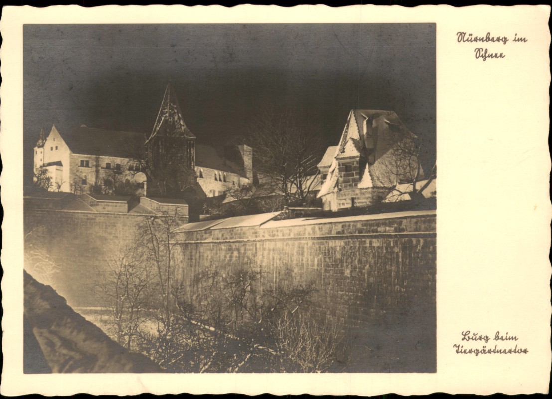 zoom: Image side vintage Postcard from 1920: Nürnberg - Nürnberger Kaiserburg Tiergärtnertor:: Nuremberg