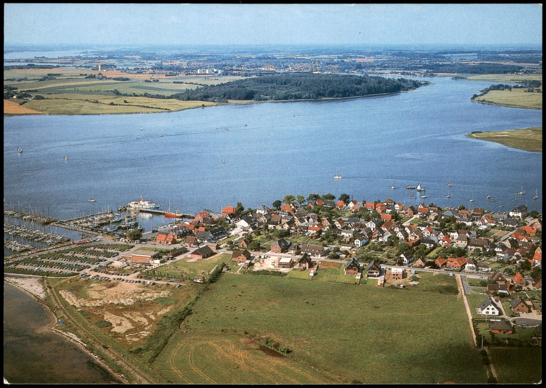zoom: Image side vintage Postcard from 1980: Ansichten MAASHOLM an der Schlei Blick über die Schlei im Hintergrund:: Maasholm
