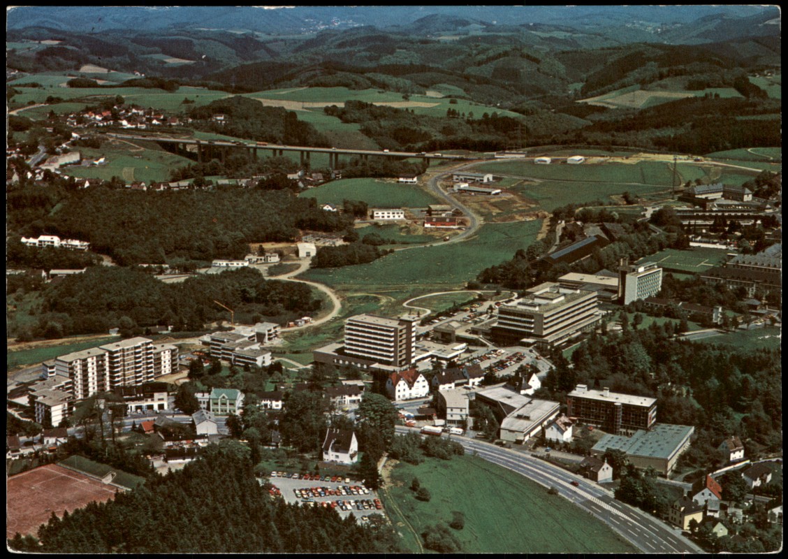 zoom: Image side vintage Postcard from 1985: Luftbilder Lüdenscheid - Hellersen:: Lüdenscheid