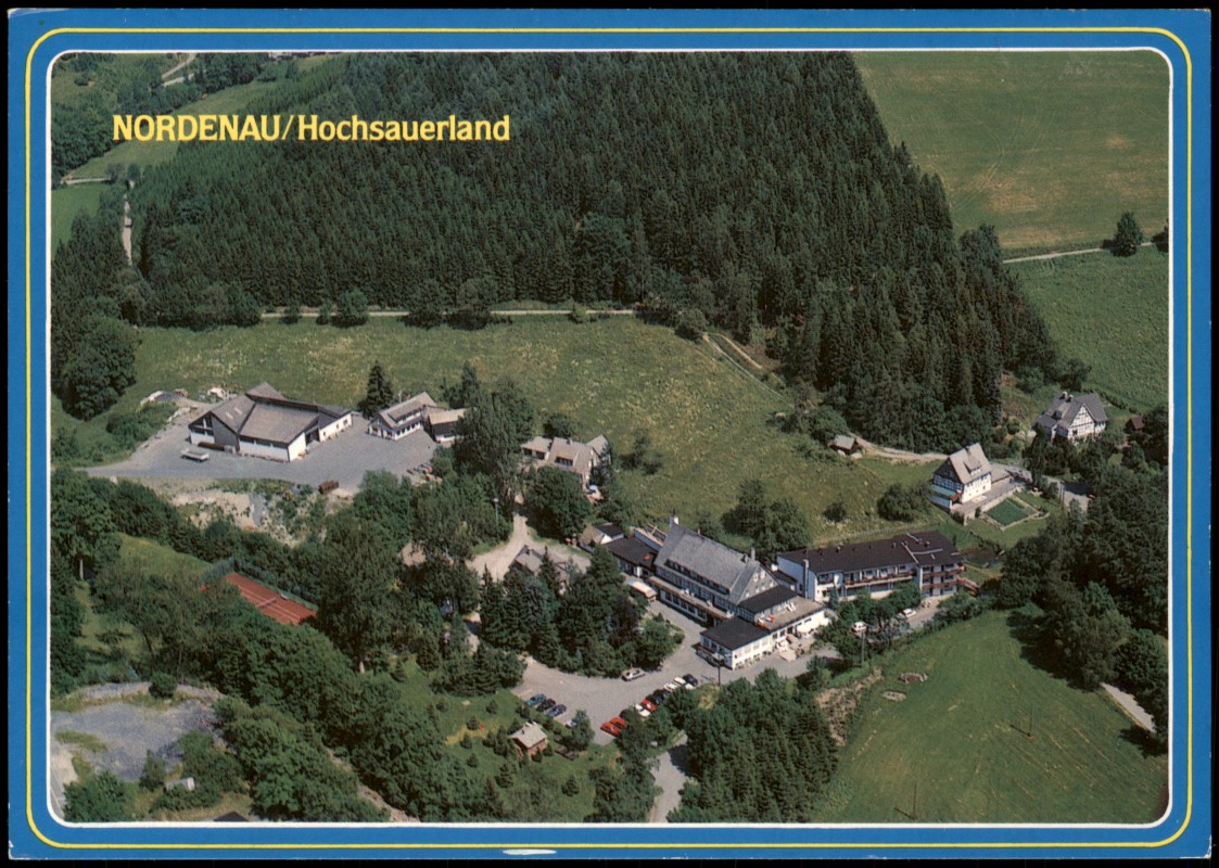 zoom: Image side vintage Postcard from 2000: Landhotel Tommes v. Flugzeug aus Luftaufnahme:: Nordenau-Schmallenberg