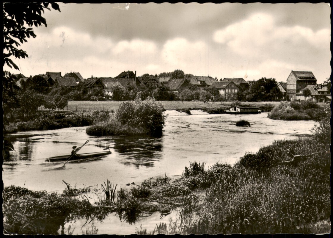 vergrößern: Bildseite historische Ansichtskarte von 1958: Panorama-Ansichten Neustadt am Rübenberge - Partie an der Leine:: Schneeren-Neustadt am Rübenberge
