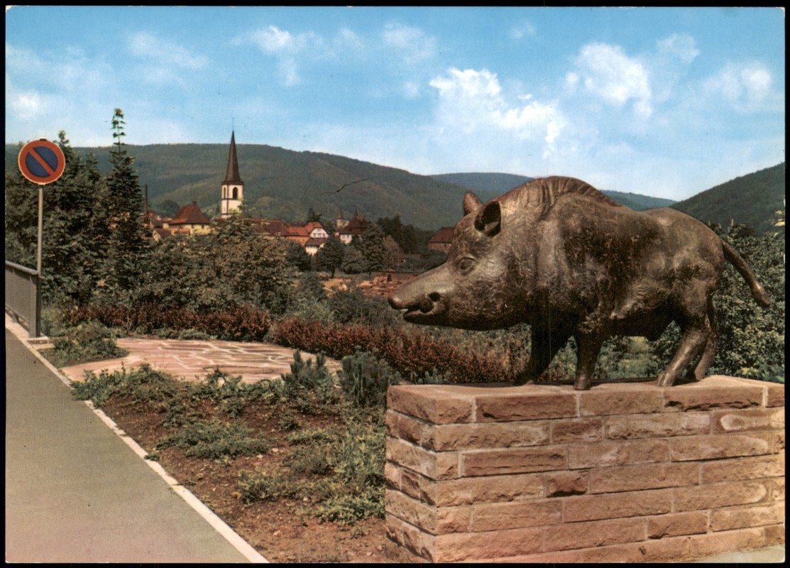 zoom: Image side vintage Postcard from 1970: Panorama Spessarttor LOHR a. Main lebensgroße Bronze-Skulptur eines Keilers:: Lohr am Main