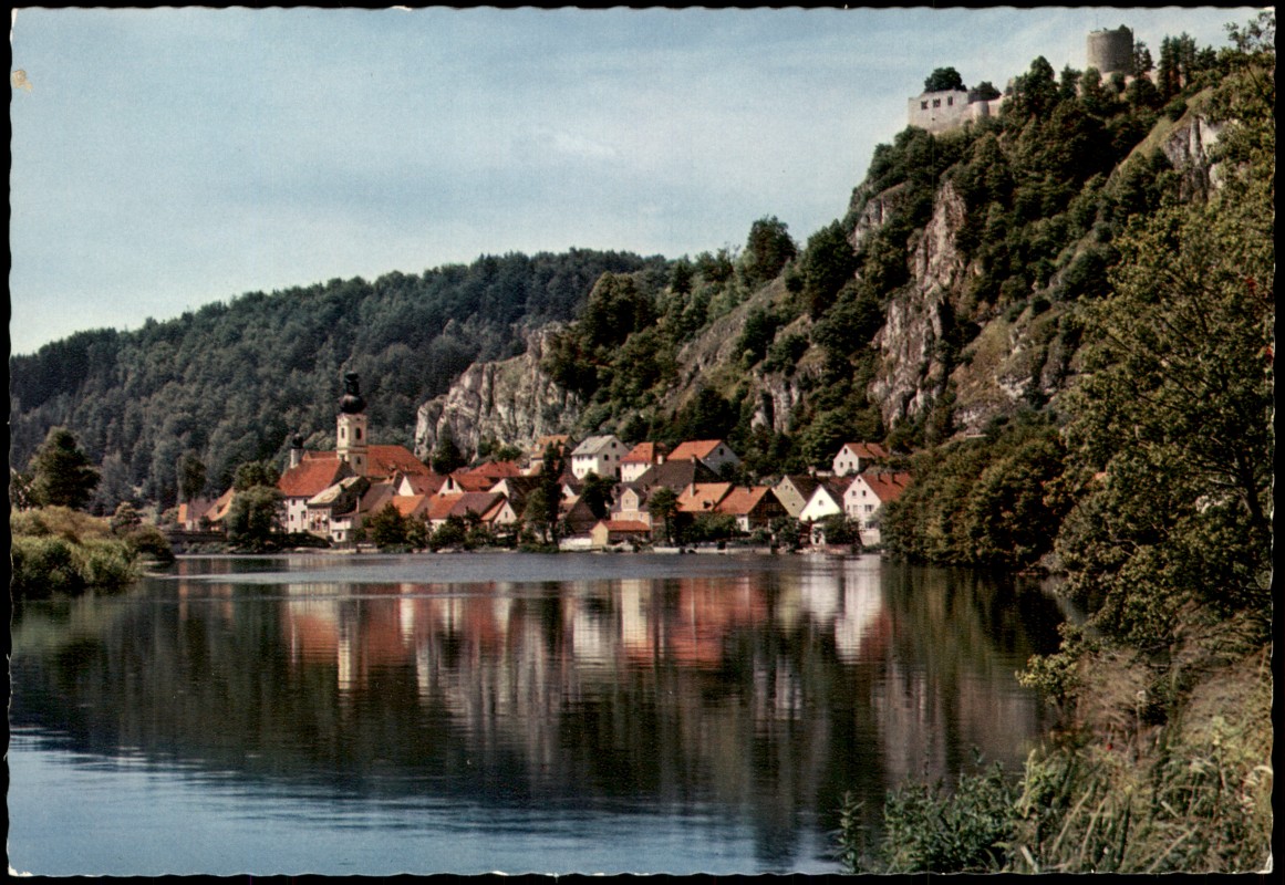 vergrößern: Bildseite historische Ansichtskarte von 1970: Panorama-Ansicht von Kallmünz mit Burgruine:: Kallmünz