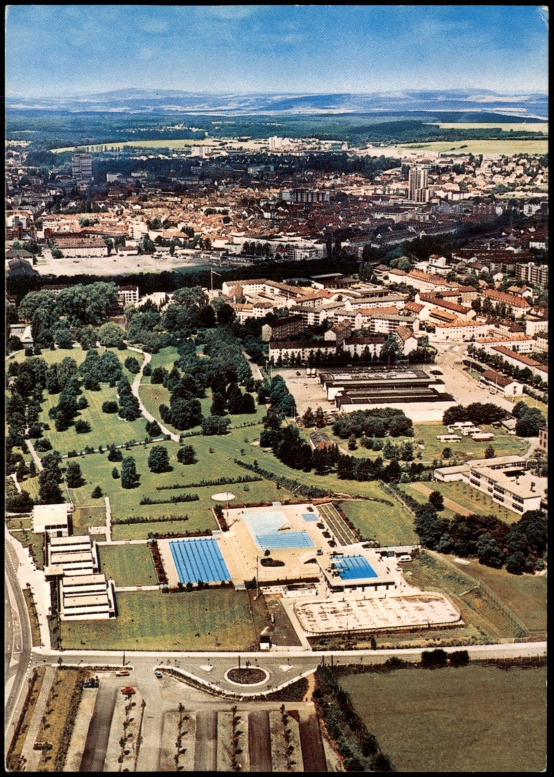 zoom: Image side vintage Postcard from 1985: Luftansicht vom Warmfreibad und Freizeit-Zentrum an der Entersweiler Straße:: Kaiserslautern