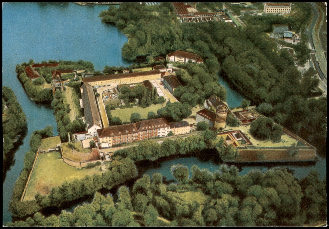 vergrößern: Bildseite historische Ansichtskarte von 2000: Luftbildaufnahme Zitadelle Berlin-Spandau:: Spandau-Berlin
