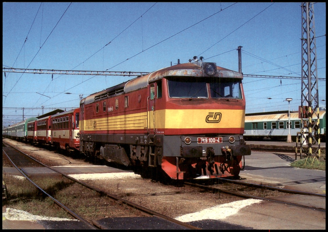 vergrößern: Bildseite historische Ansichtskarte von 2005: Eisenbahn Zug Lokomotive Motorová lokomotiva 749.100-4 ČKD 7297/1968::
