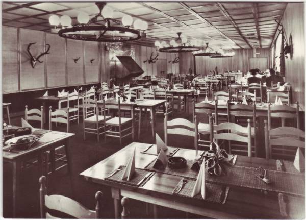 zoom: Image side vintage Postcard from 1972: Großgaststätte "Oberer Hof": Jägerrestaurant:: Oberhof (Thüringen)