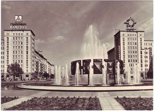 vintage Postcard from 1968: Neuer Brunnen am am Strausberger Platz:: Berlin