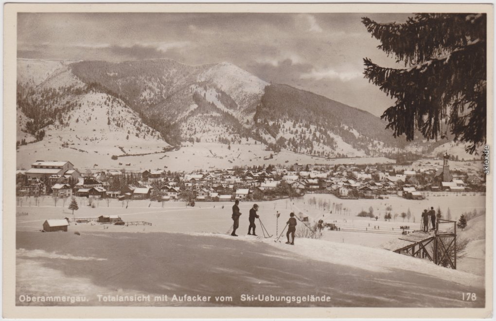 vintage Postcard from 1935: Totalansicht mit Aufacker vom Ski-Übungsgelände:: Oberammergau