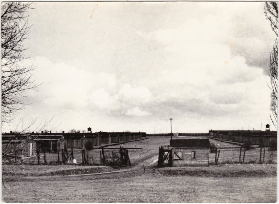 vintage Postcard from 1965: Museum - Konzentrationslager - Gefangenenlager / Feld - Baracken:: Majdanek/Majdanku-Lublin