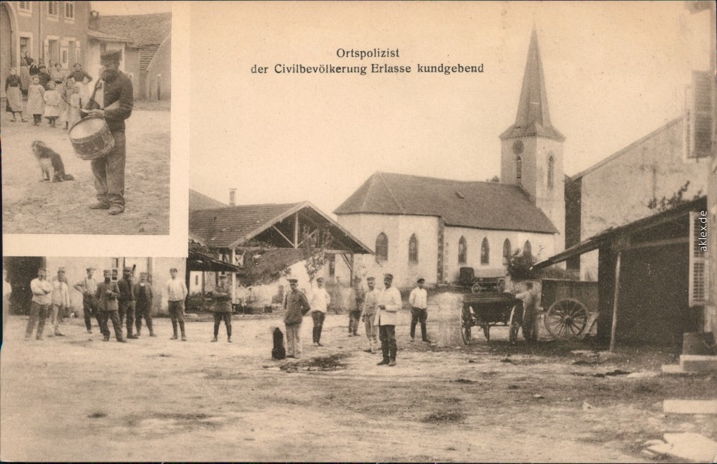 vintage Postcard from 1917: Ortspolizist der Zivilbevölkerung - Kundgebung der Erlasse auf Marktplatz, Kirche:: 