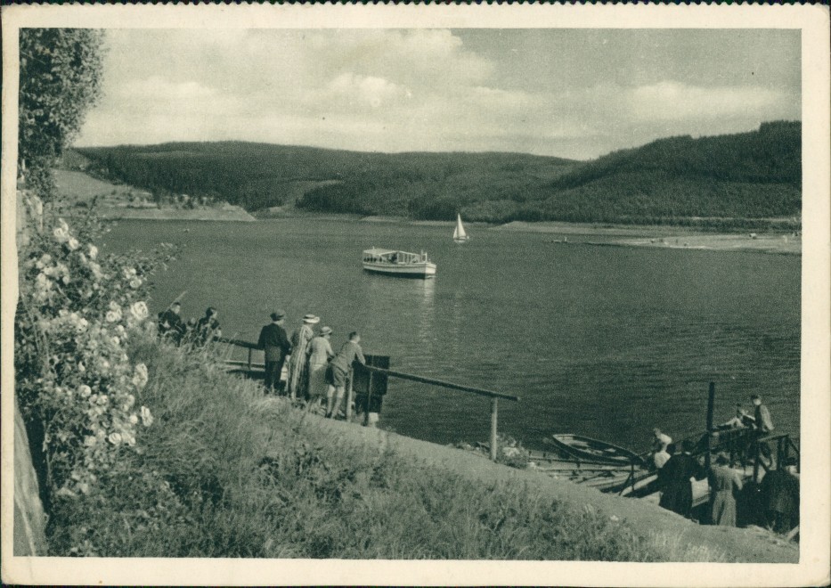vintage Postcard from 1953: Anleger am Stausee, Menschen am Ufer, Boote:: Saalburg-Ebersdorf (Saale)