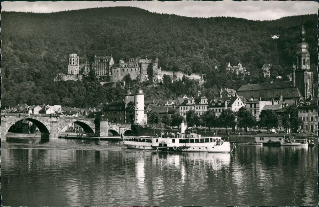 vintage Postcard from 1955: Kleines Binnenschiff Neckar Schiff passiert Brücke, Burg:: Heidelberg