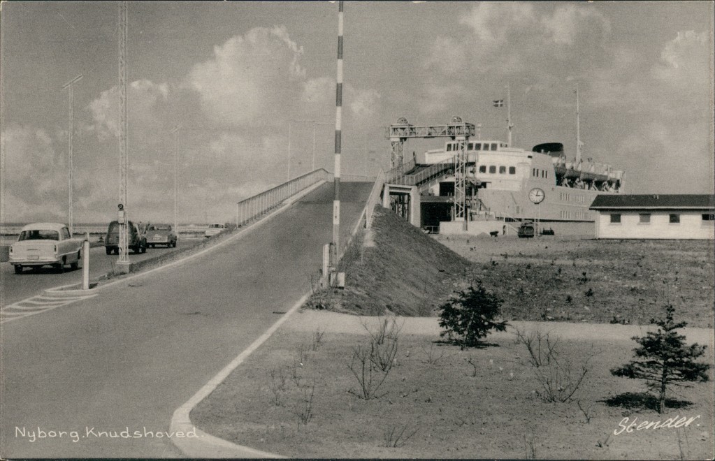 vintage Postcard from 1955: Knudshoved Hafen mit Autos Ubergang zum Fährschiff:: Nyborg