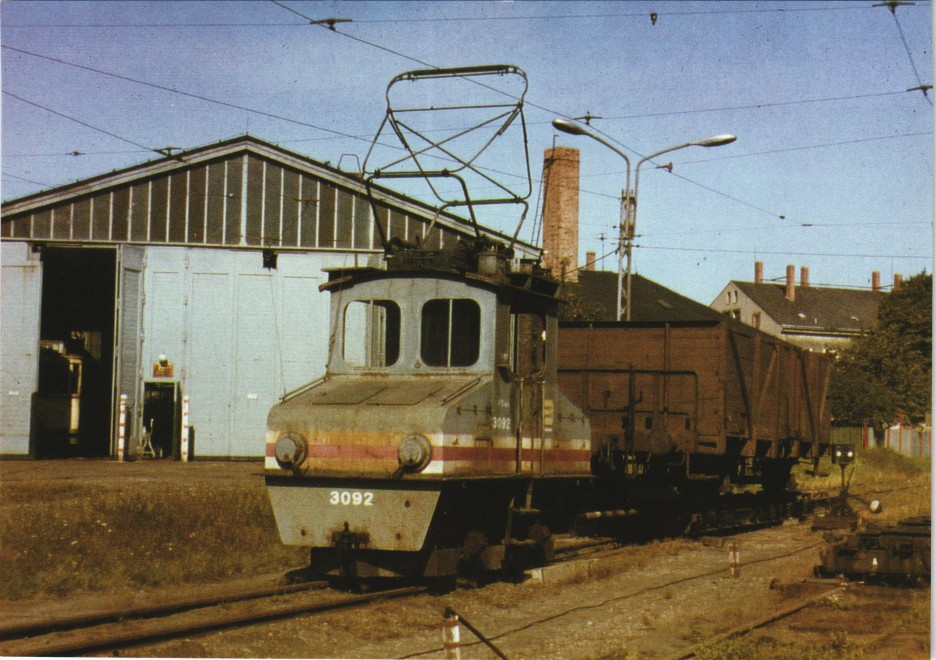 Güterbahn FreitalDeuben Lok 3092 mit Güterwagen an der