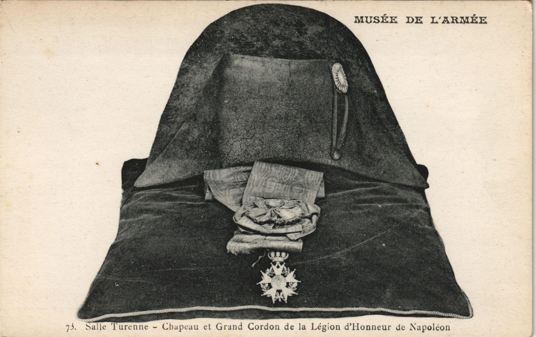 vintage Postcard from 1919: 73. Salle Turenne - Chapeau et Grand Cordon de la Légion d