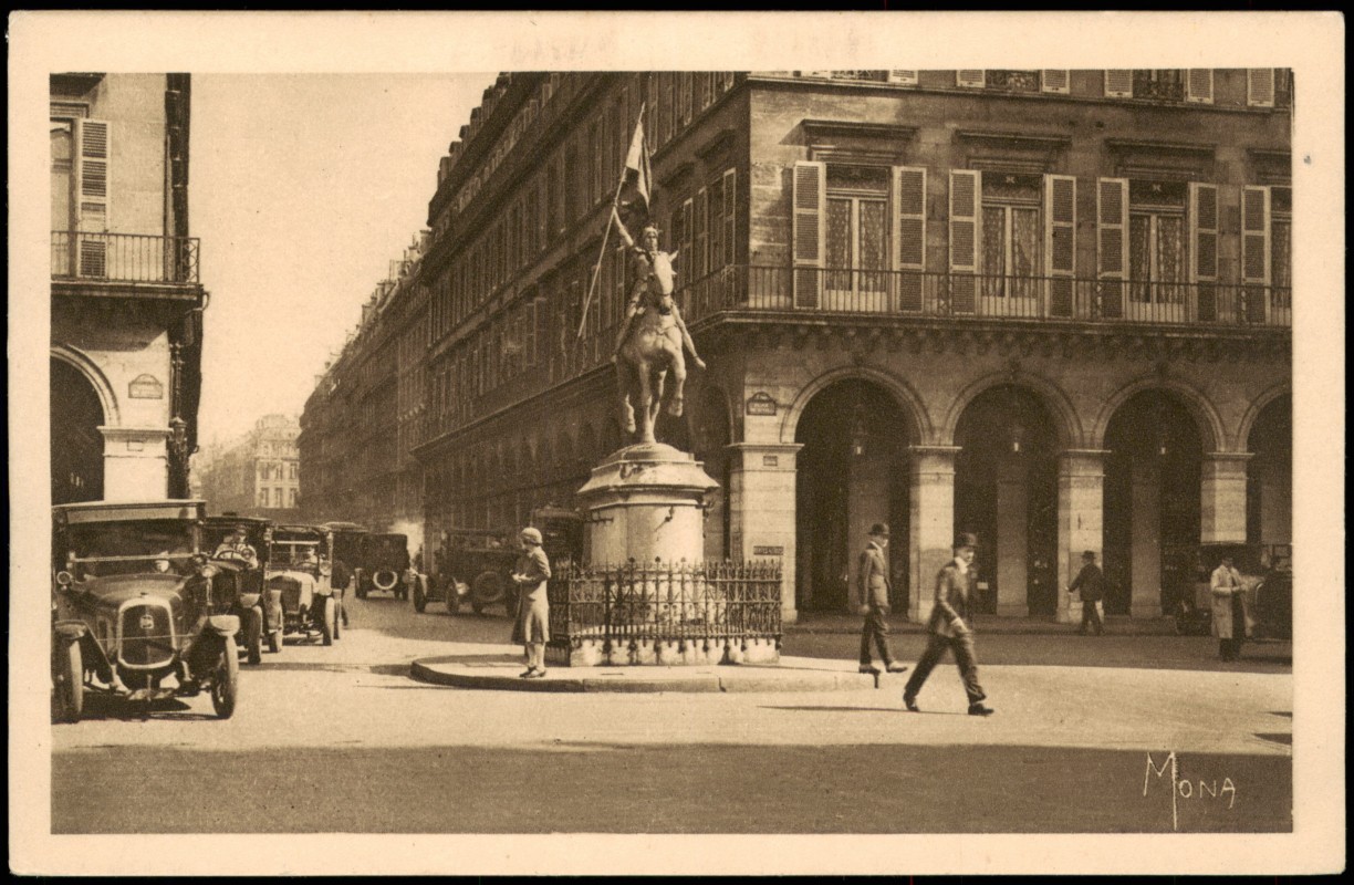 vintage Postcard from 1920: Place de Rivoli - Statue de Jeanne d