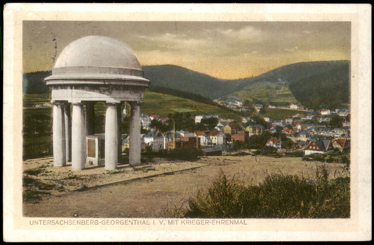 Kriegerehrenmal und Stadt