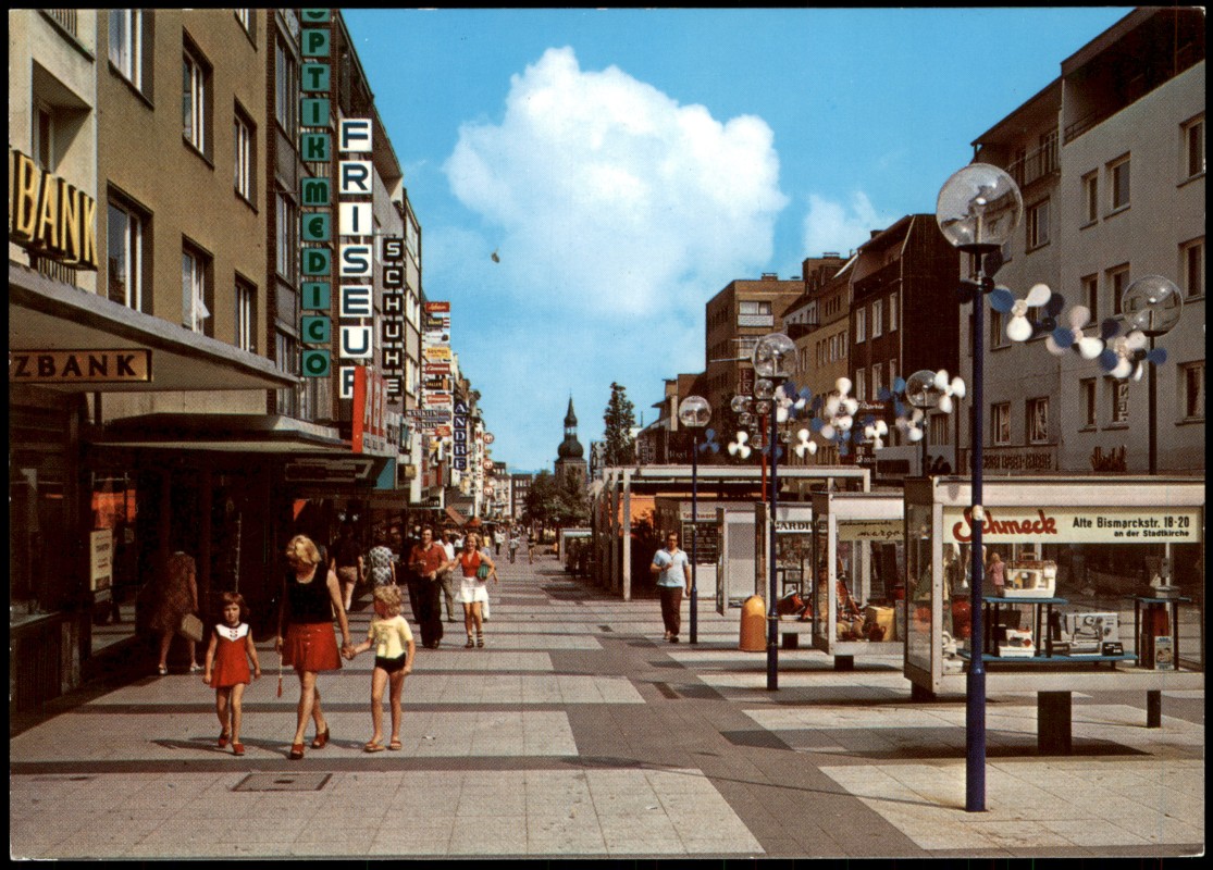 Alleestraße Leute beim Shoppen, Einkaufsmeile Geschäfte :: Remscheid :: Ansichtskarten-Lexikon